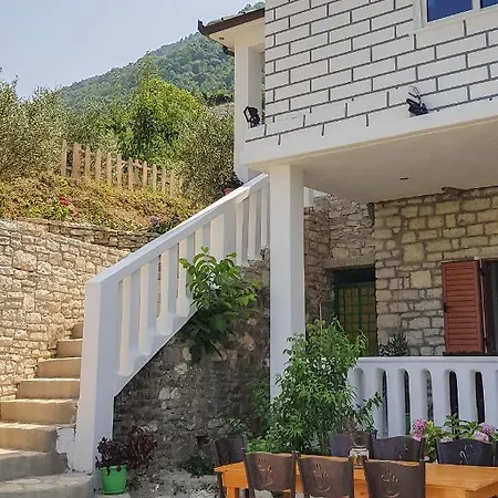 Vila Goliku Pestani
