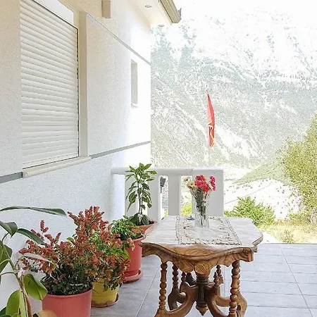 Vila Goliku Pestani