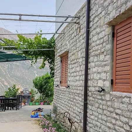 Vila Goliku Pestani